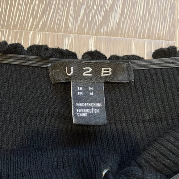 Cute tie up off the shoulder top - Picture 2 of 3